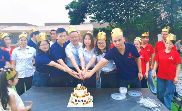同益中秋团建活动暨第三季度员工生日会